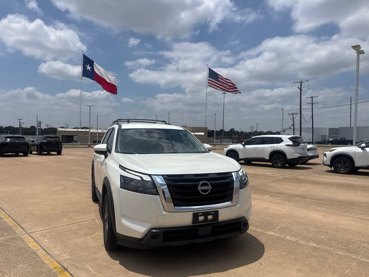 Certified 2023 Nissan Pathfinder SV w/ Lighting Package (N92) FWD image 3