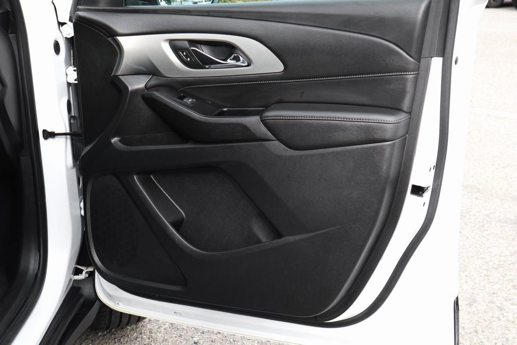 Used 2023 Chevrolet Traverse LT image 39