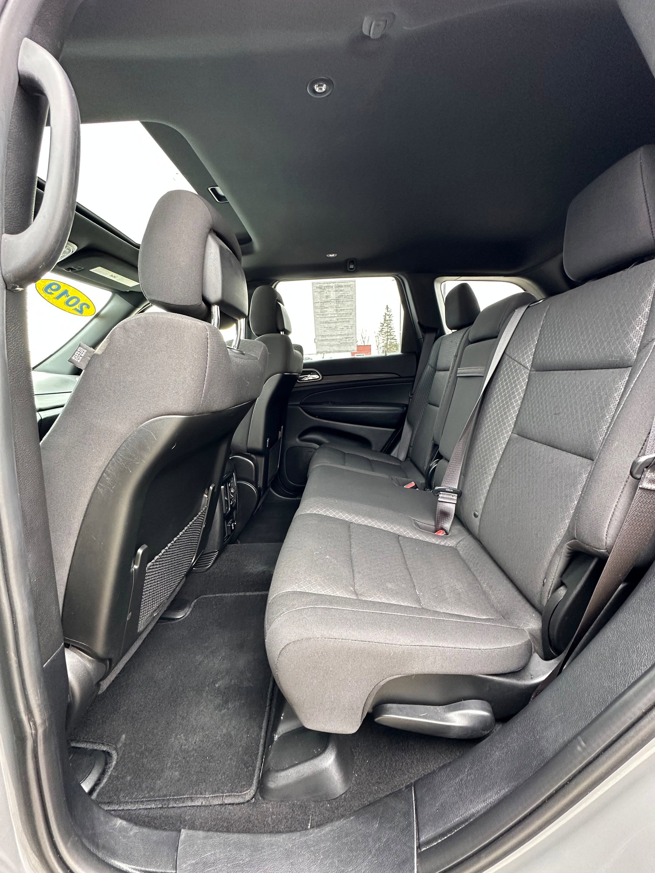 Used 2019 Jeep Grand Cherokee Laredo AWD/4WD image 17