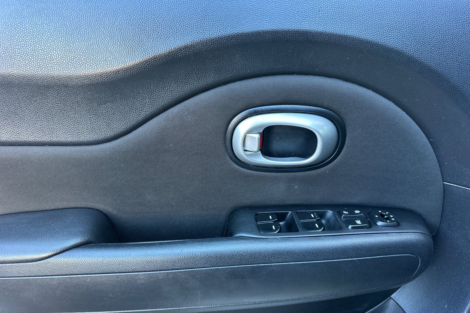 Used 2016 Kia Soul FWD image 11