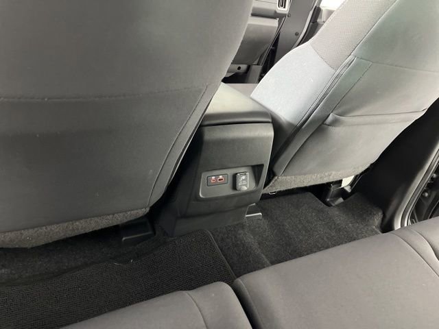 Used 2025 Nissan Frontier SV w/ SV Convenience Package RWD image 43