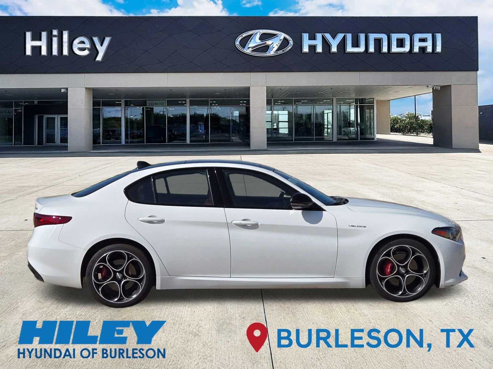 Used 2023 Alfa Romeo Giulia Veloce AWD/4WD image 3