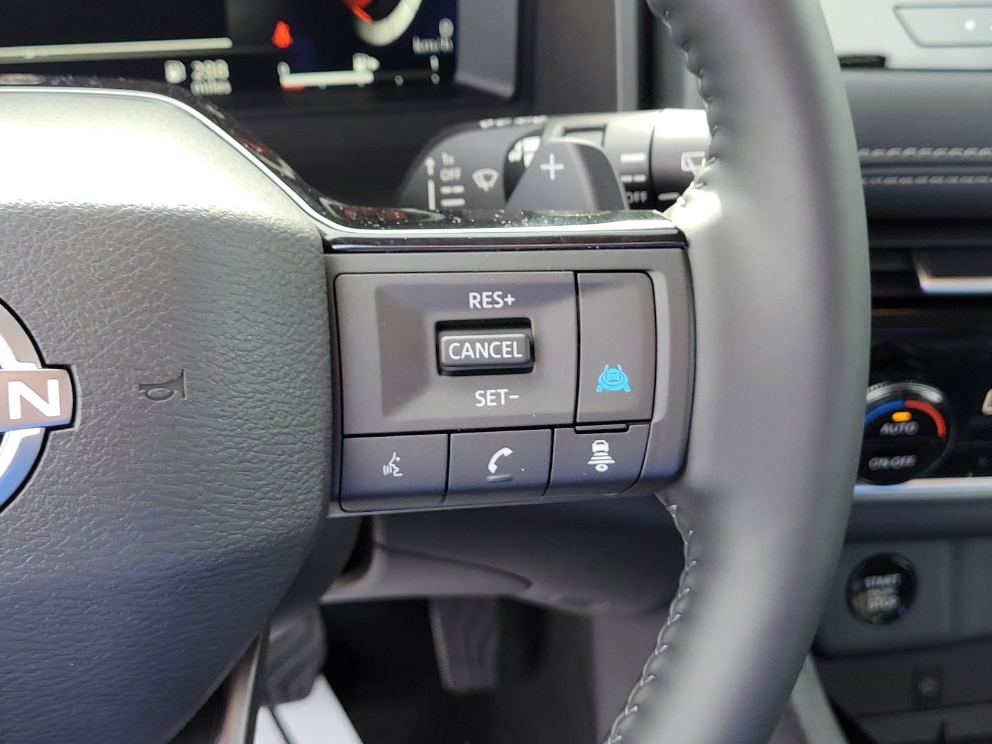 Certified 2025 Nissan Rogue SL AWD/4WD image 24