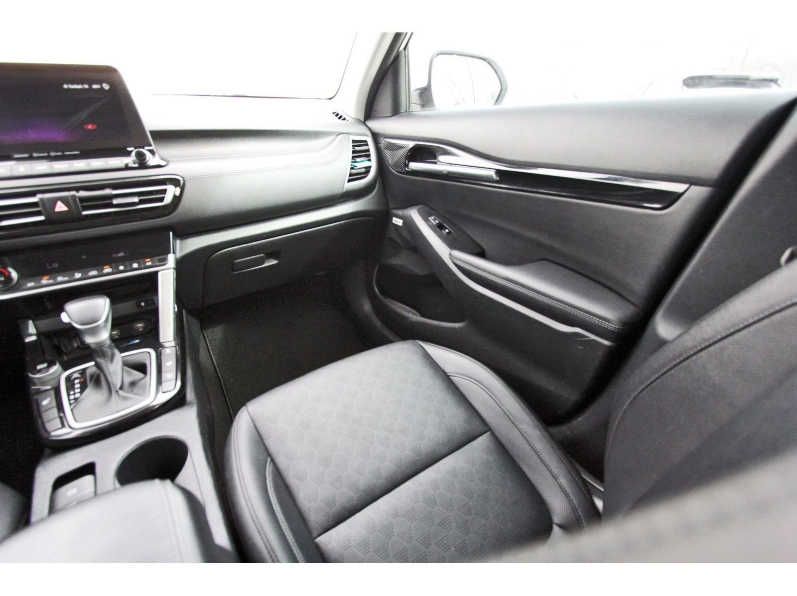 Used 2023 Kia Seltos SX AWD/4WD image 12