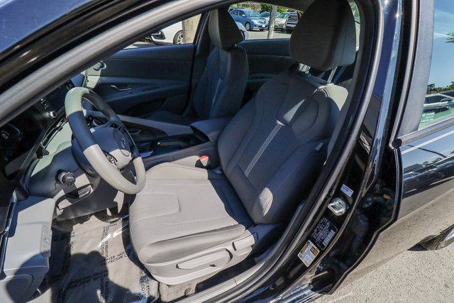Used 2024 Hyundai Elantra SE image 30