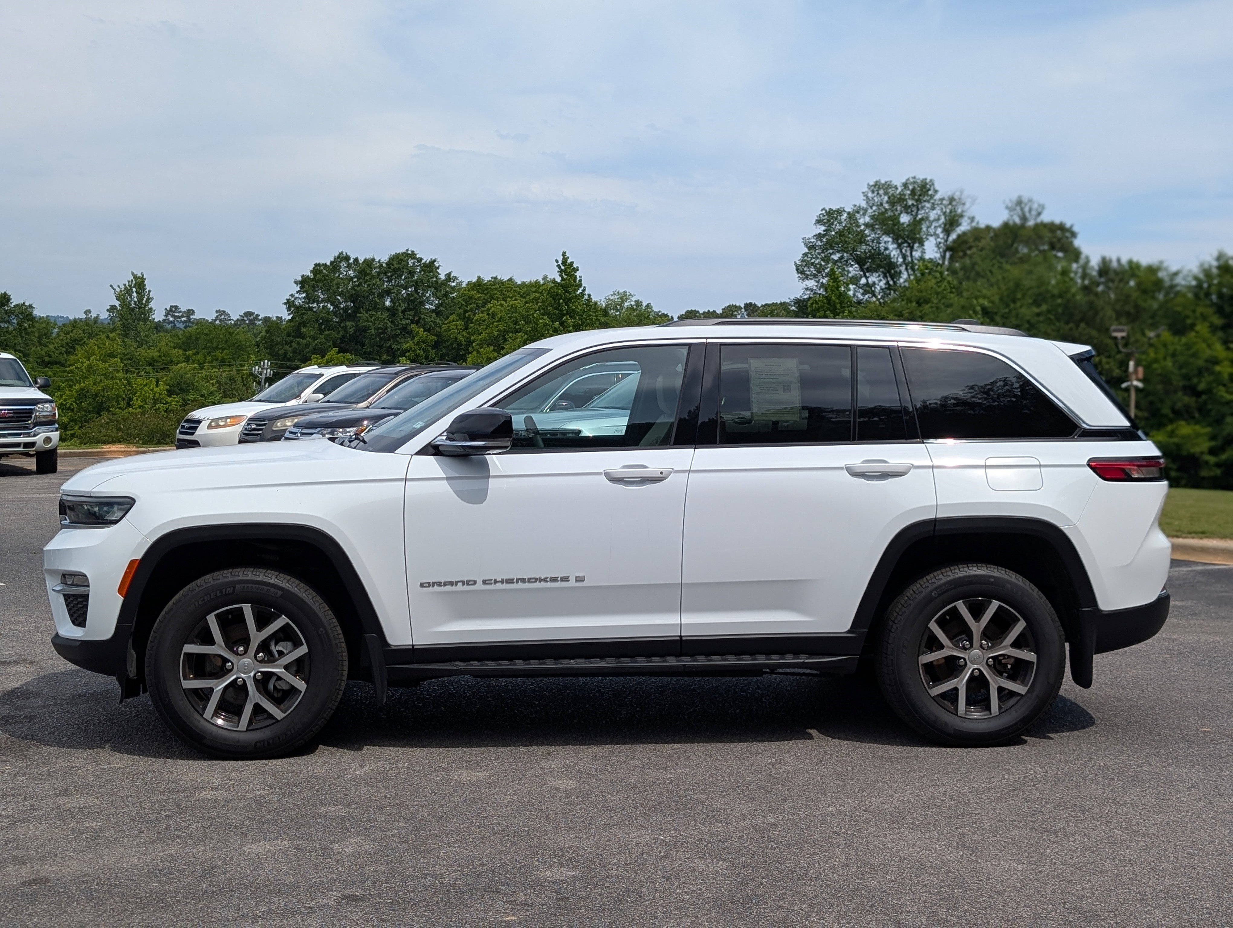 Used 2024 Jeep Grand Cherokee Limited w/ MOPAR Finishing Package AWD/4WD image 6