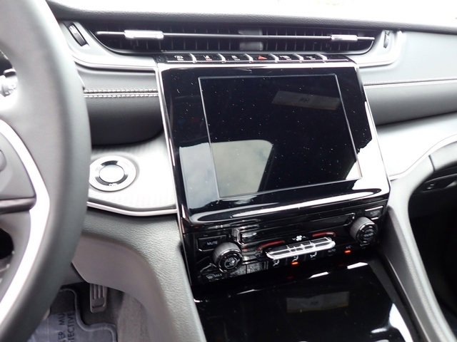 New 2025 Jeep Grand Cherokee L Laredo image 19