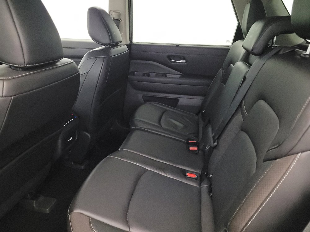 Used 2022 Nissan Pathfinder SL AWD/4WD image 18