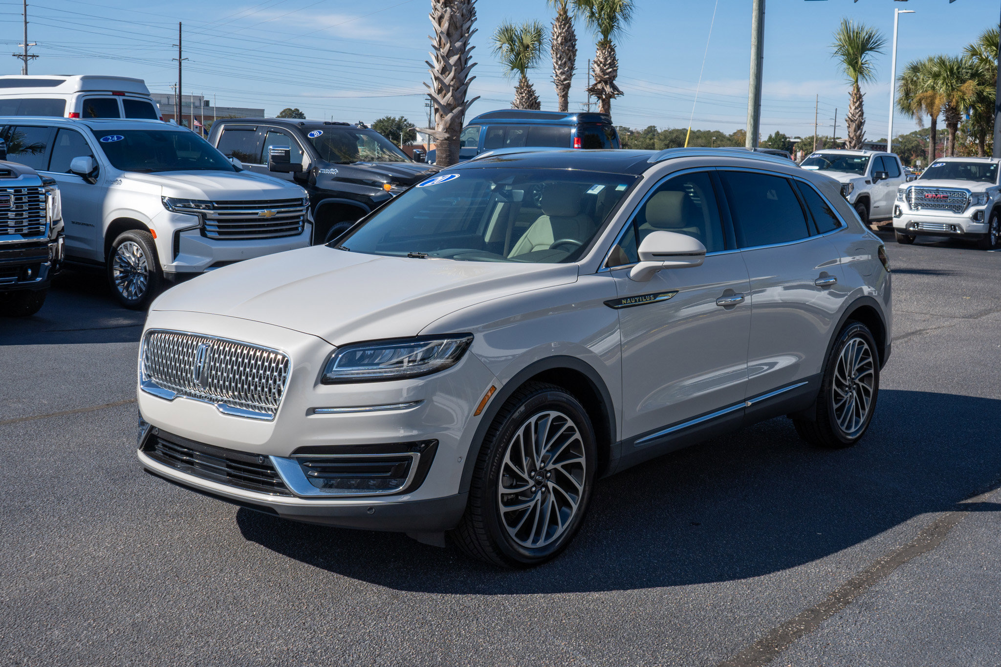 Used 2020 Lincoln Nautilus Reserve w/ Equipment Group 201A image 7