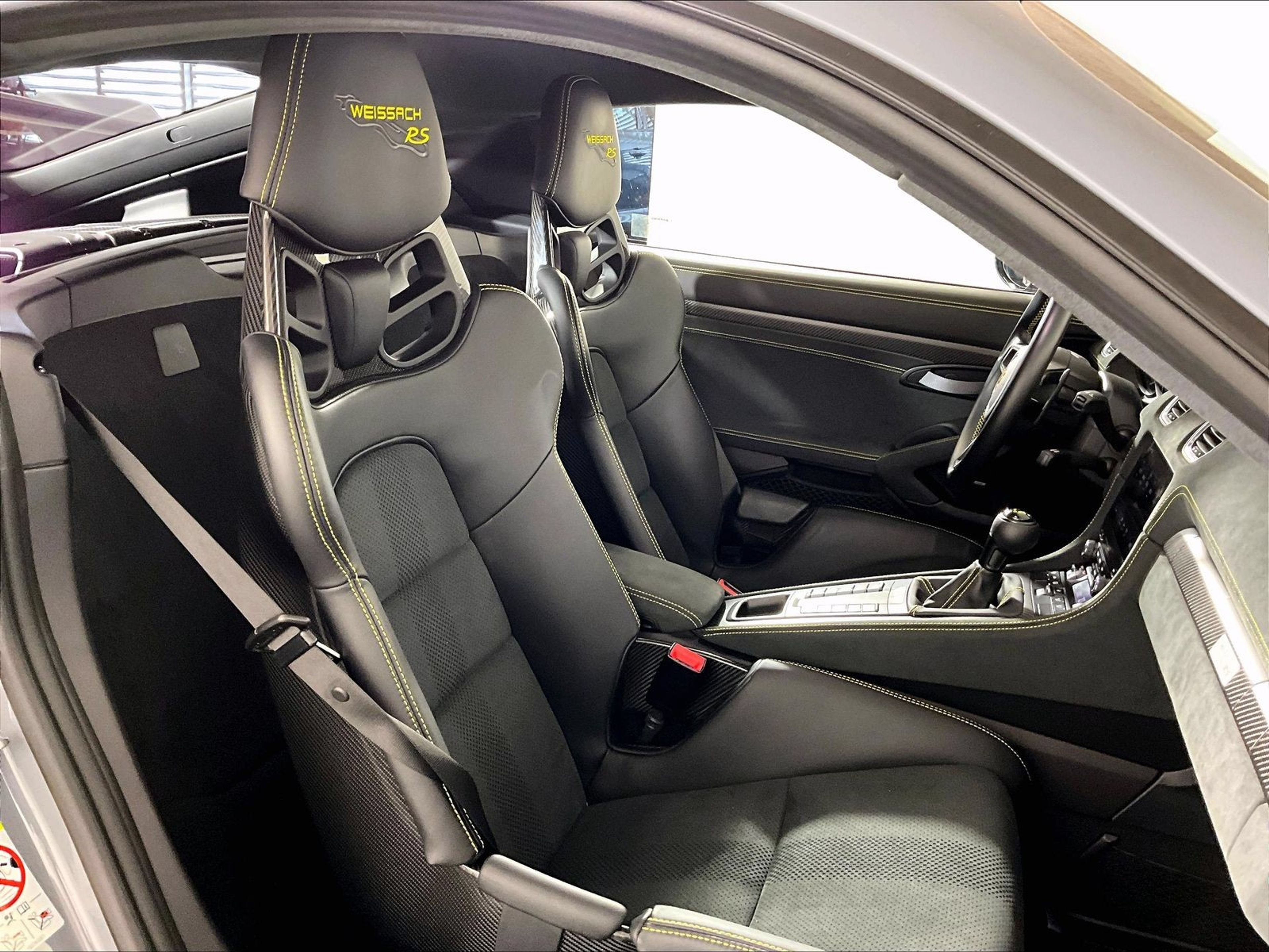Certified 2024 Porsche 718 Cayman GT4 RS RWD image 18