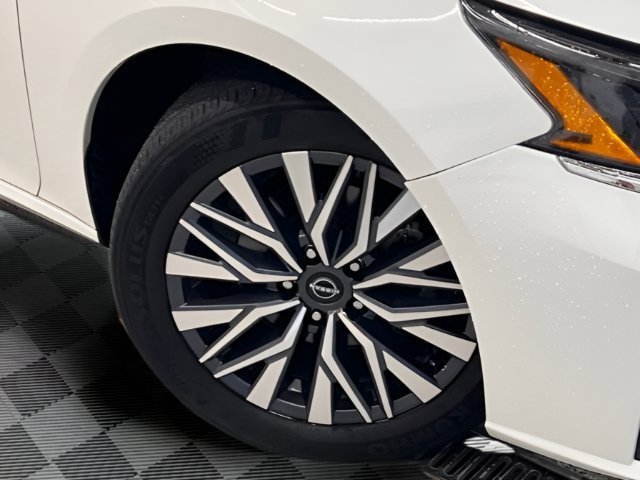 Used 2025 Nissan Altima 2.5 SV FWD image 27