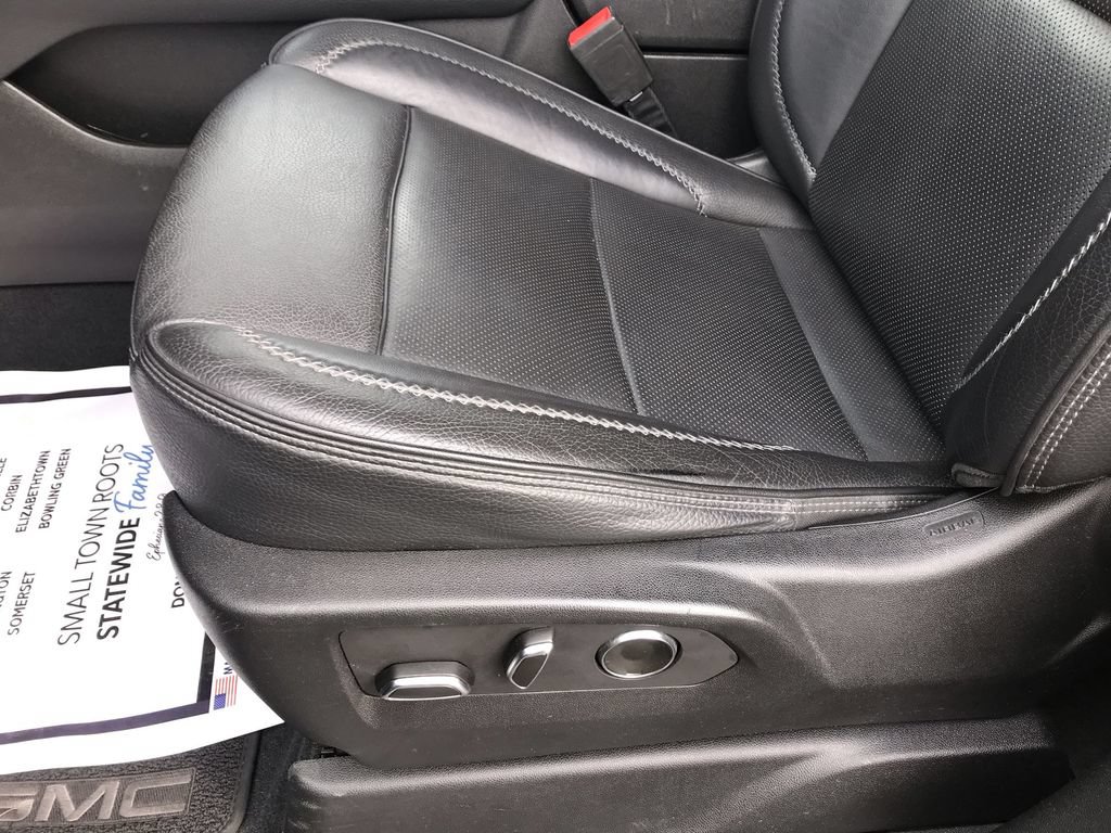 Used 2023 GMC Yukon Denali AWD/4WD image 12