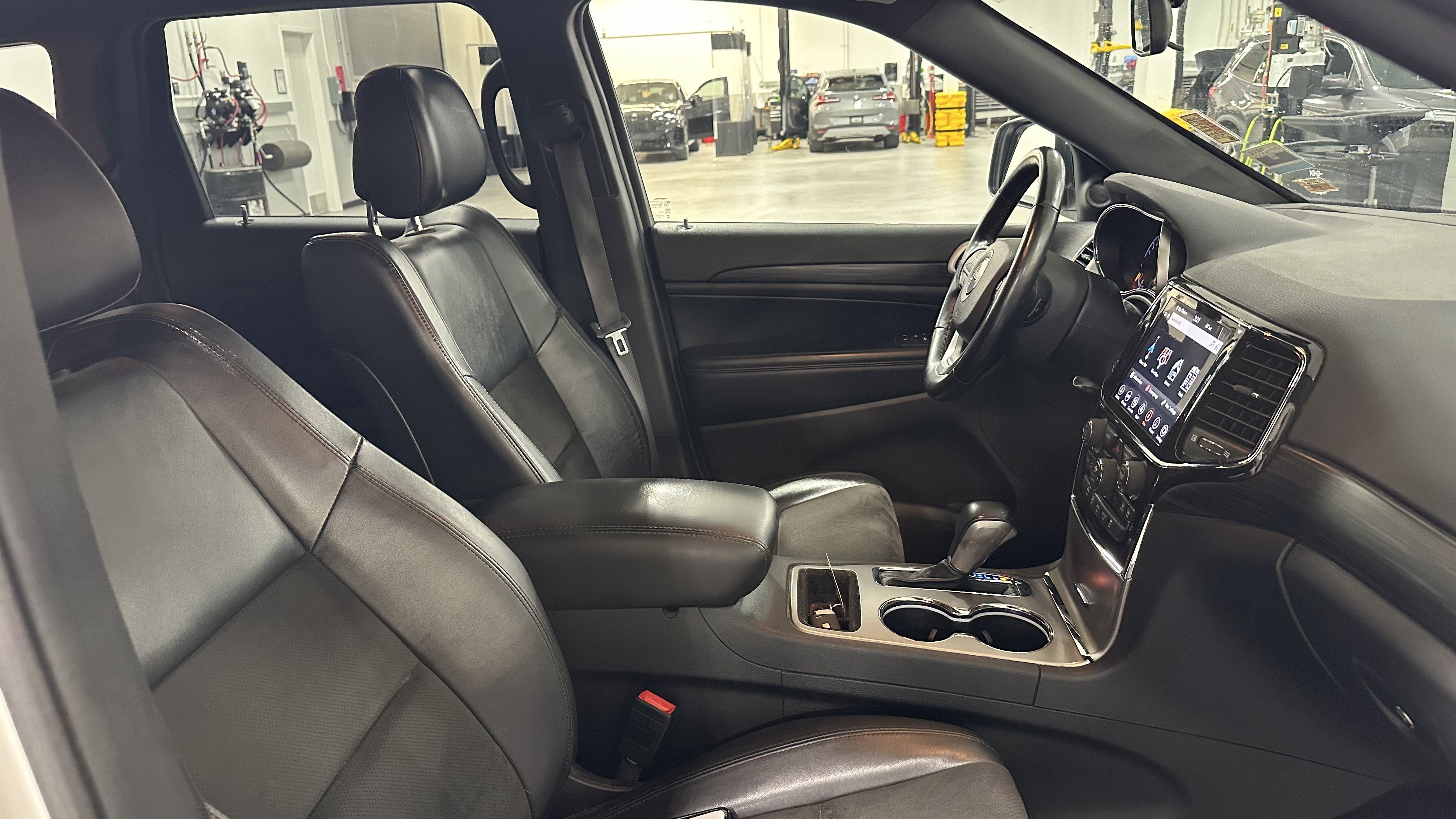 Used 2021 Jeep Grand Cherokee Laredo X AWD/4WD image 33