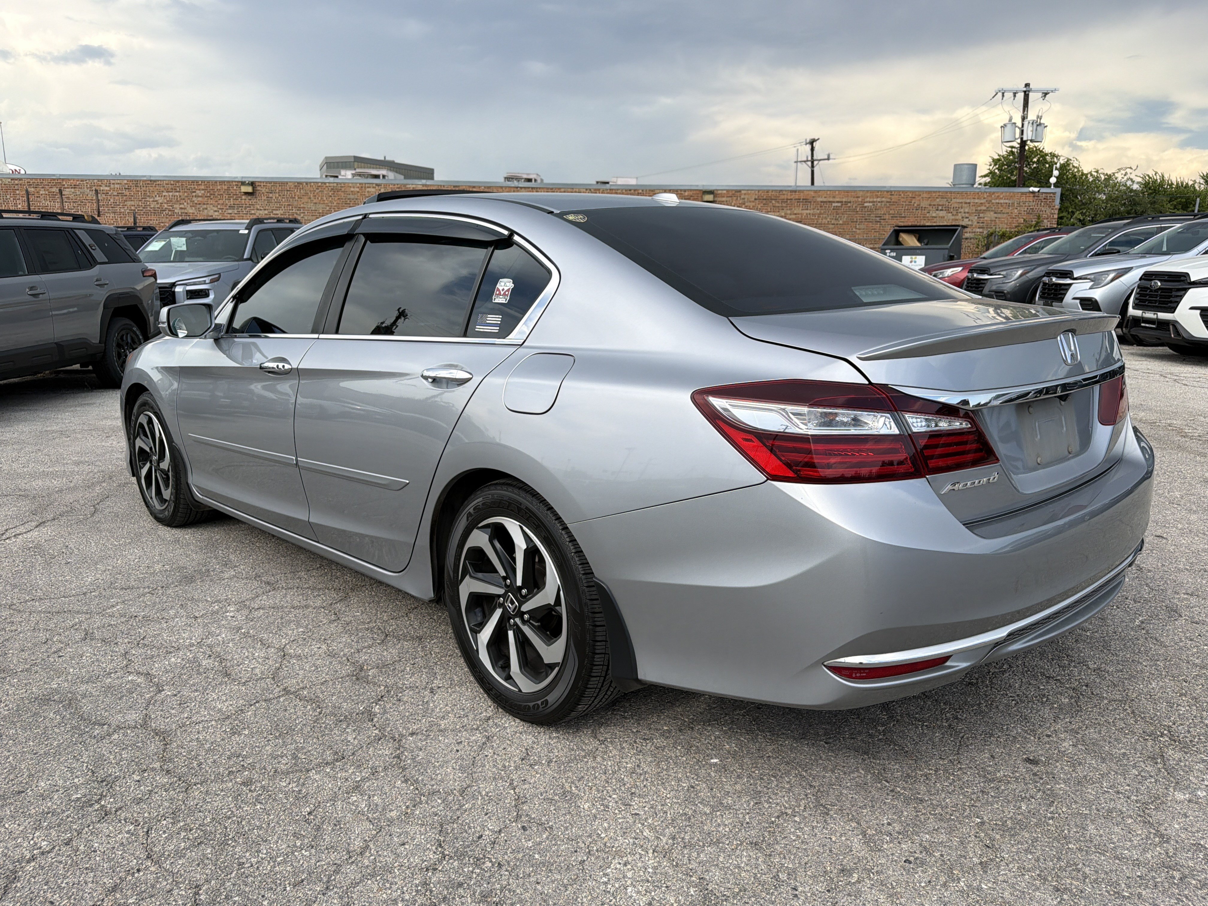 Used 2017 Honda Accord EX-L image 5