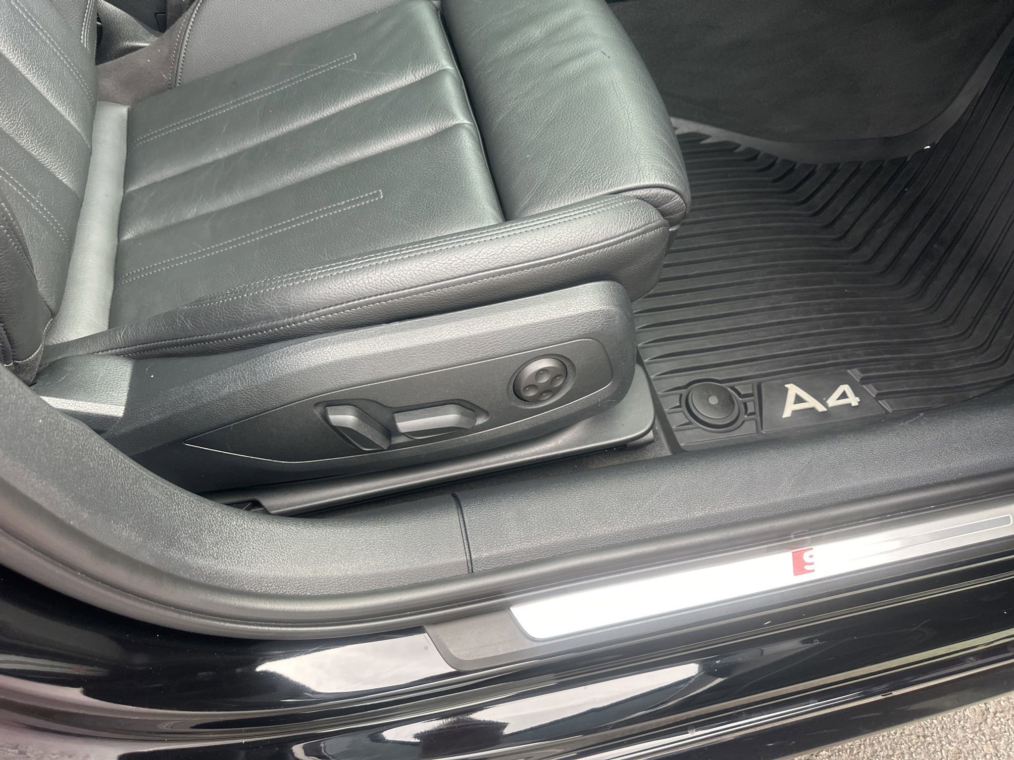 Used 2019 Audi A4 2.0T Premium w/ Convenience Package AWD/4WD image 14