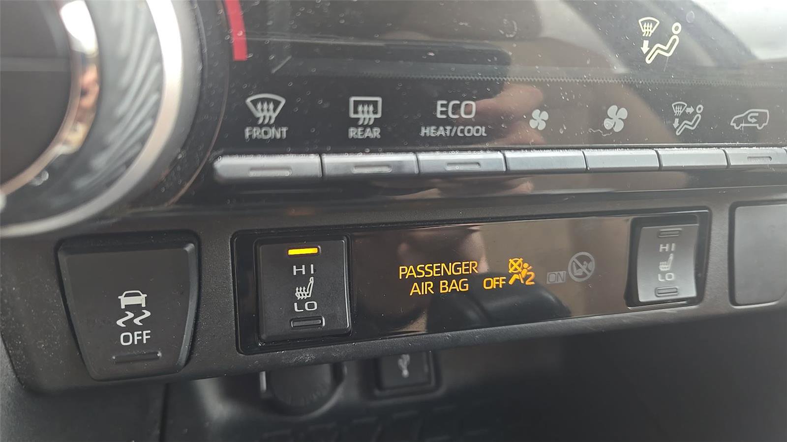 Used 2022 Toyota RAV4 XLE w/ Convenience Package image 24