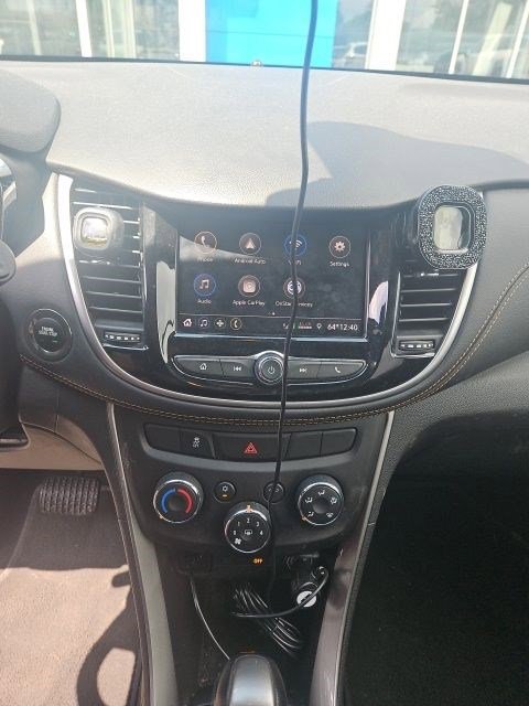 Used 2020 Chevrolet Trax LT w/ LT Convenience Package FWD image 12