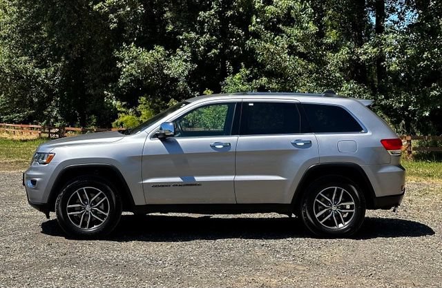 Used 2018 Jeep Grand Cherokee Limited AWD/4WD image 6