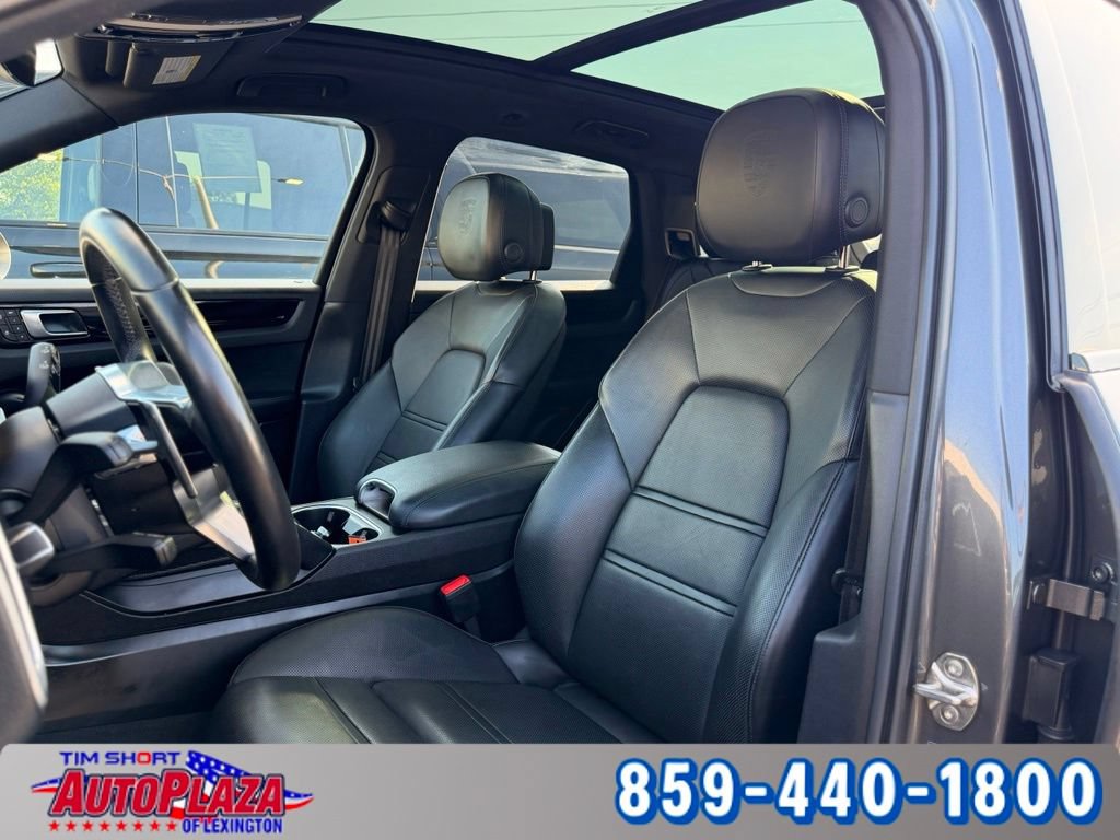 Used 2023 Porsche Cayenne w/ Premium Package AWD/4WD image 35
