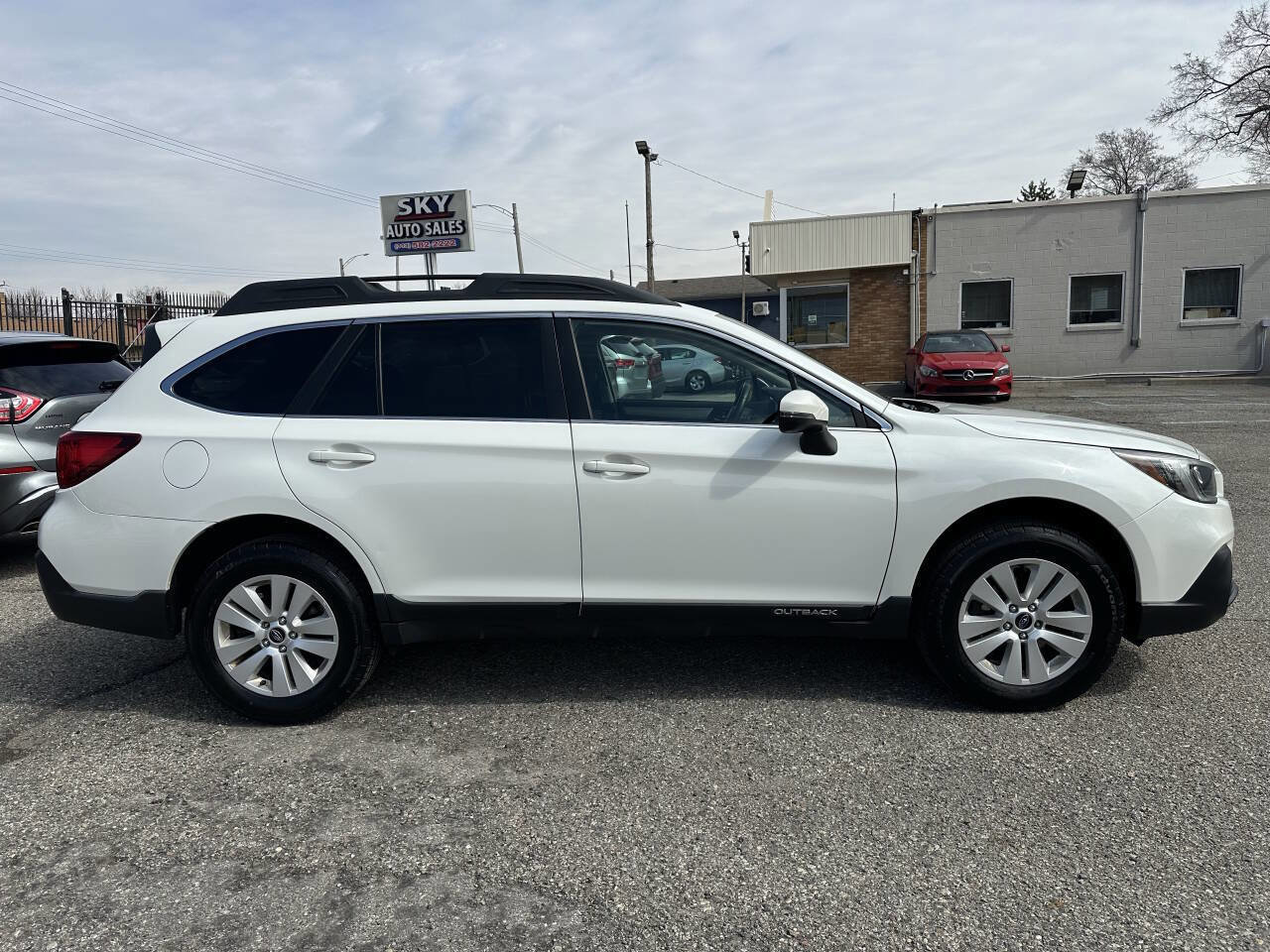 Used 2018 Subaru Outback 2.5i Premium AWD/4WD image 8