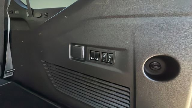 Used 2023 Chevrolet Suburban RST w/ Sport Performance Package image 38