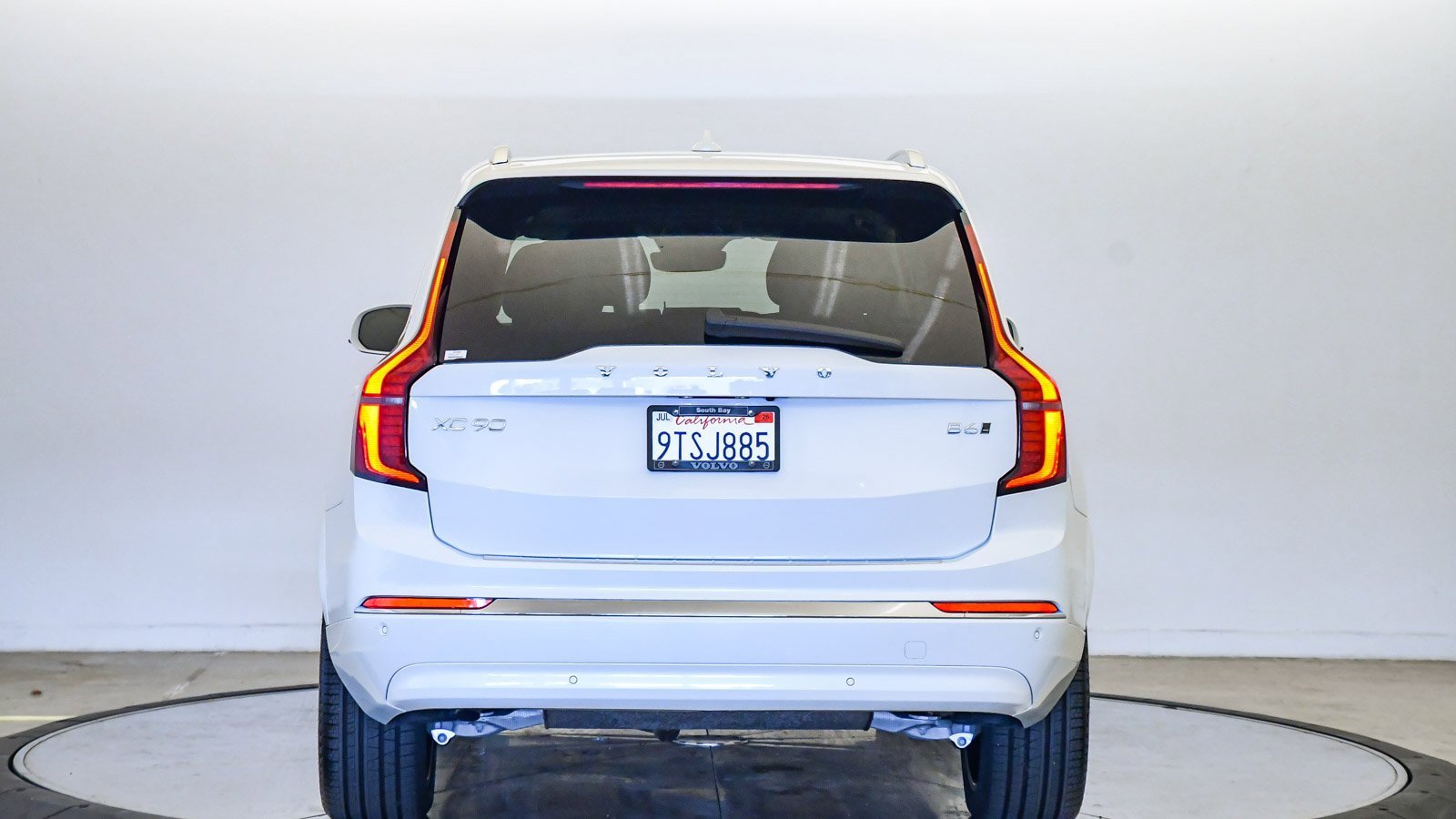 Certified 2025 Volvo XC90 B6 Plus w/ Protection Package Premier image 3