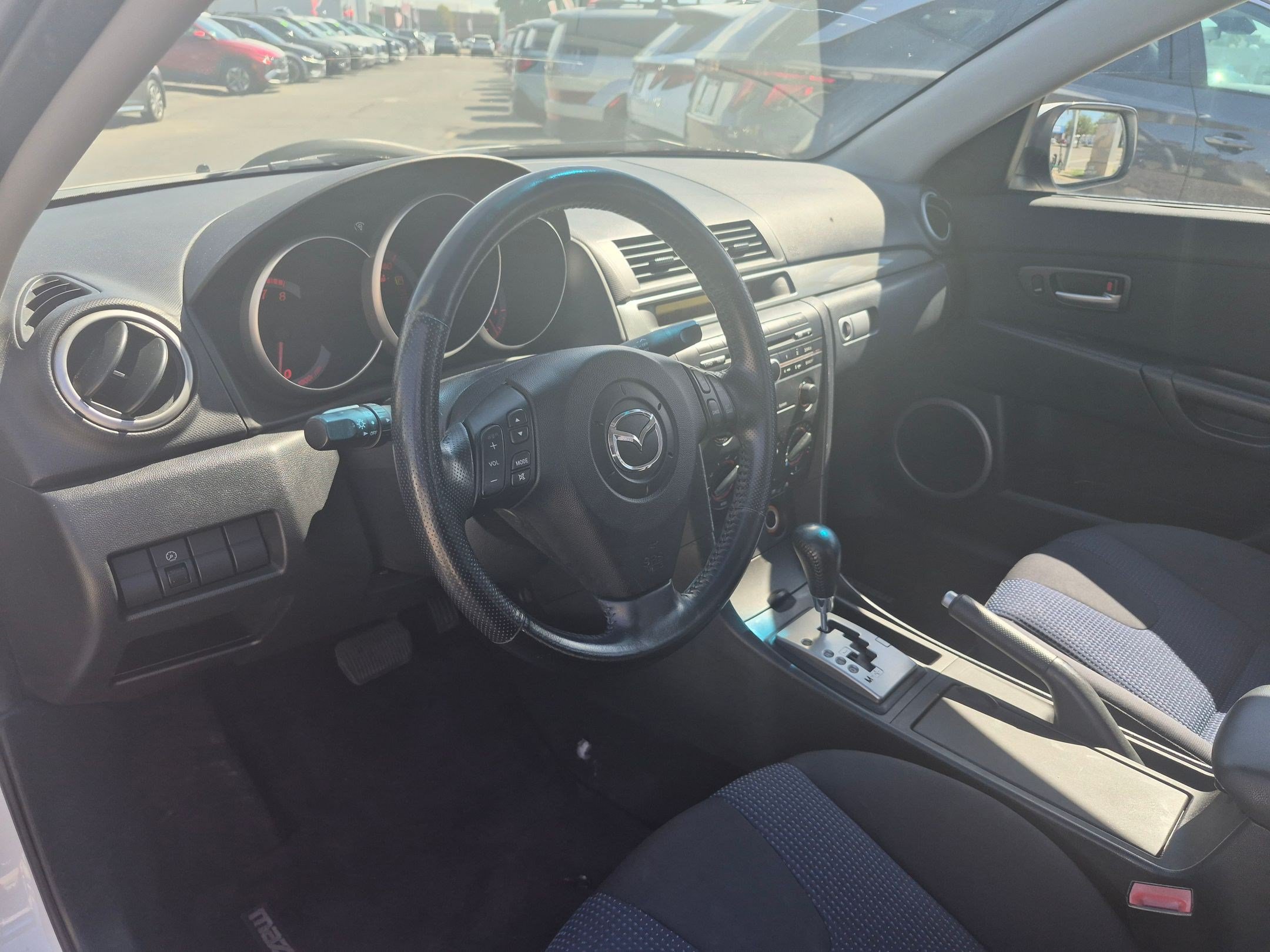 Used 2005 MAZDA MAZDA3 s w/ Moonroof & 6-CD Pkg FWD image 16
