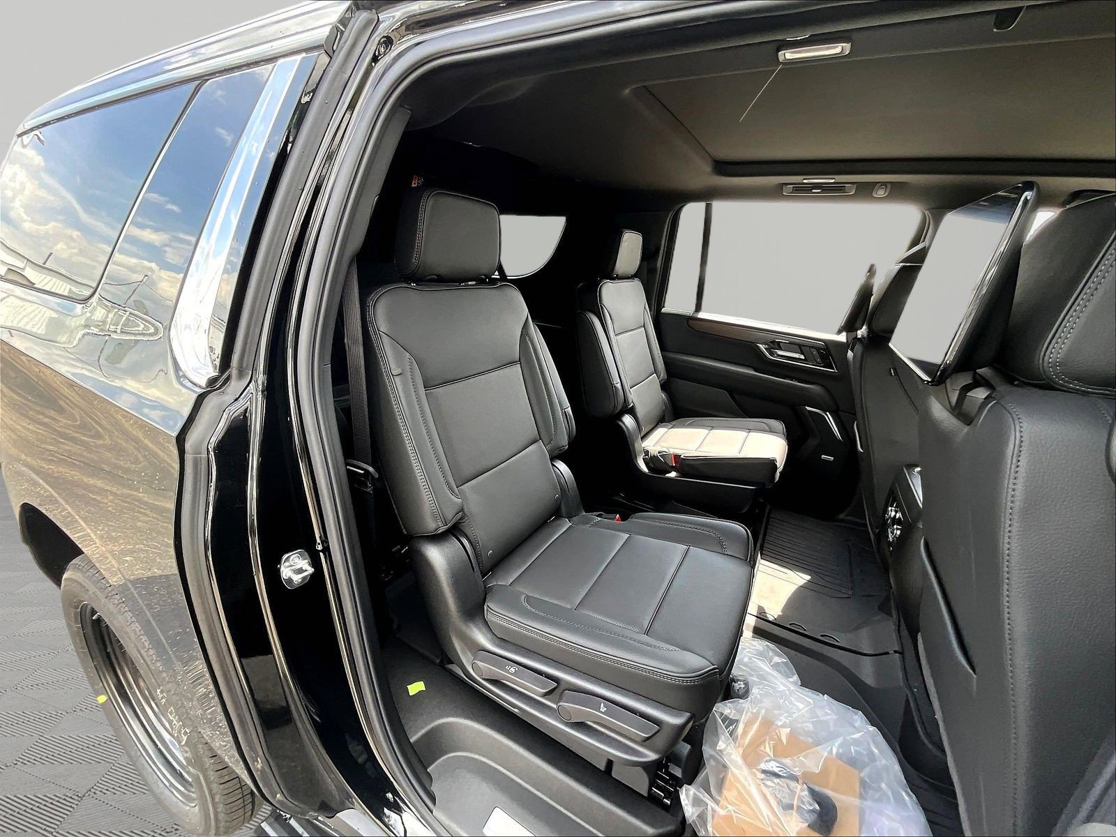New 2026 GMC Yukon XL Denali w/ Denali Reserve Package AWD/4WD image 11