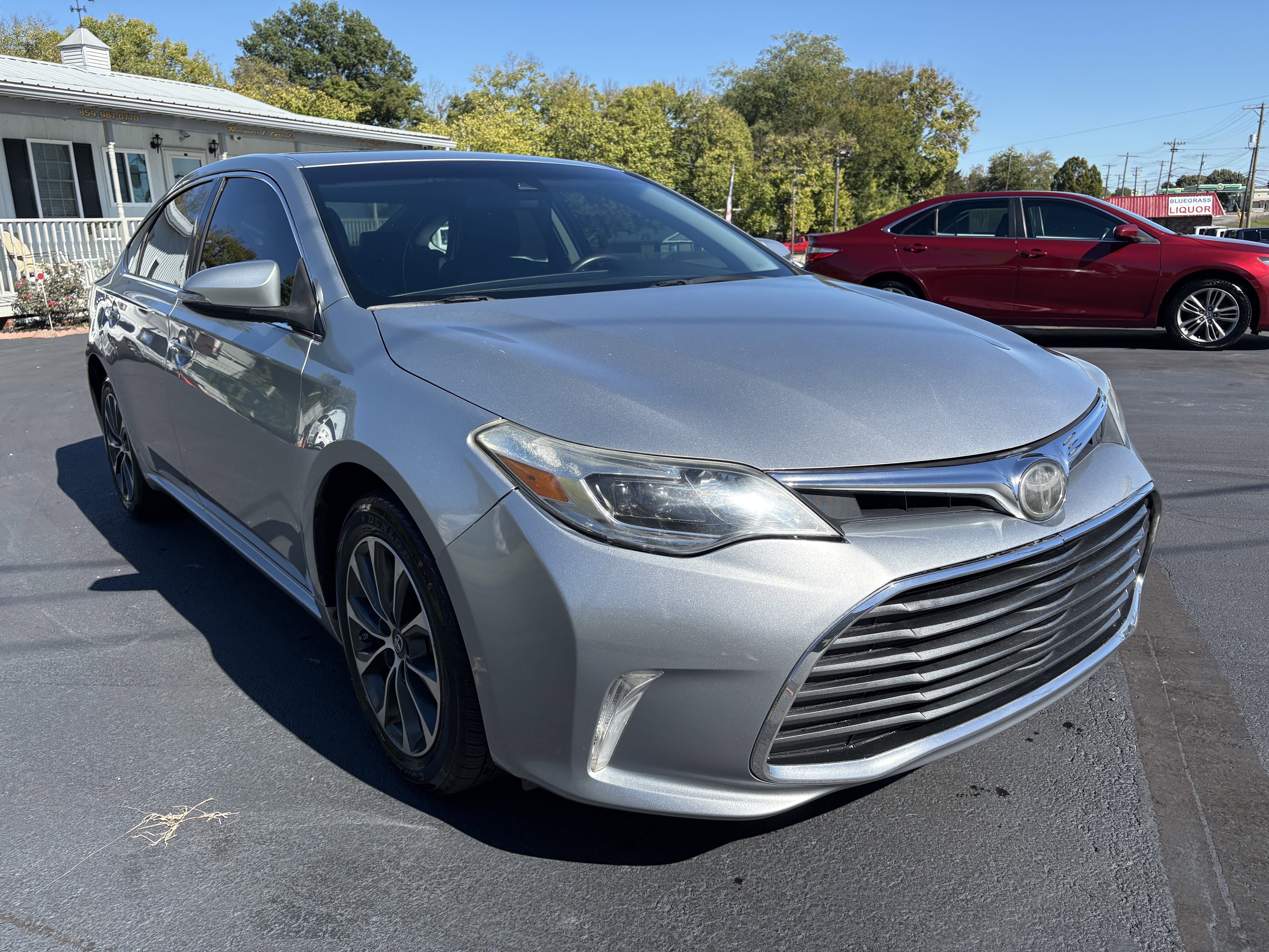 Used 2017 Toyota Avalon XLE image 3
