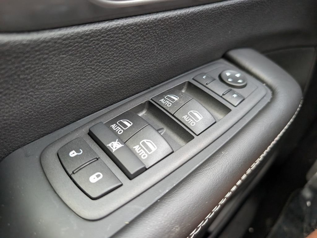New 2026 Chrysler Pacifica Select w/ S Appearance Package FWD image 39