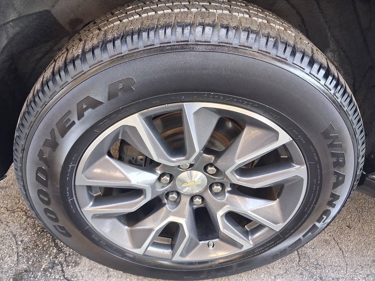 Used 2021 Chevrolet Suburban LT w/ LT Signature Package RWD image 24