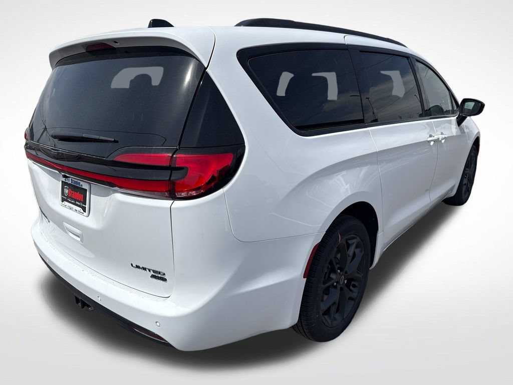New 2026 Chrysler Pacifica Limited w/ S Appearance Package AWD/4WD image 5