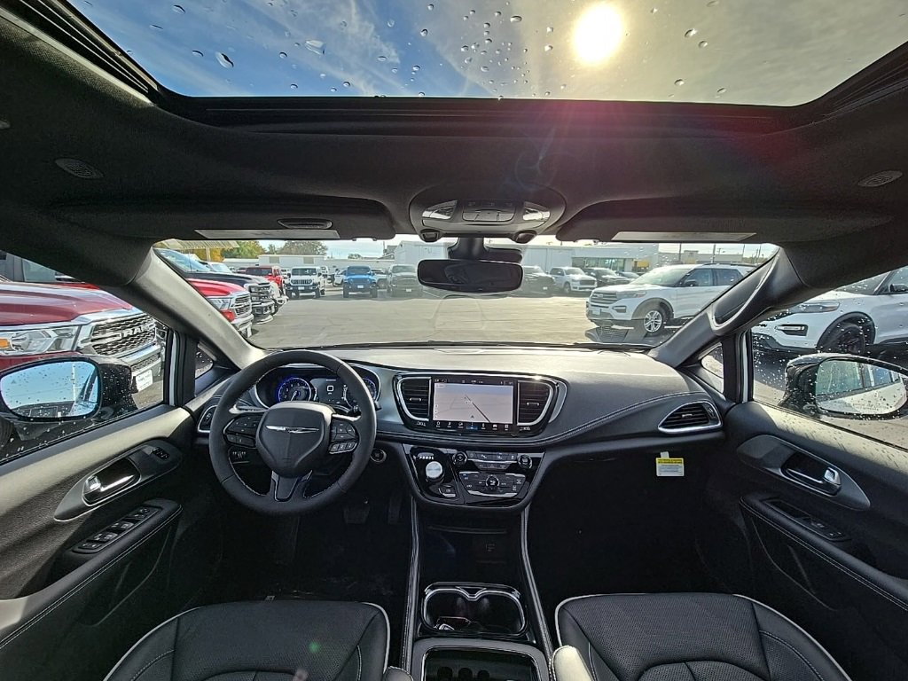 New 2026 Chrysler Pacifica Limited w/ S Appearance Package image 2