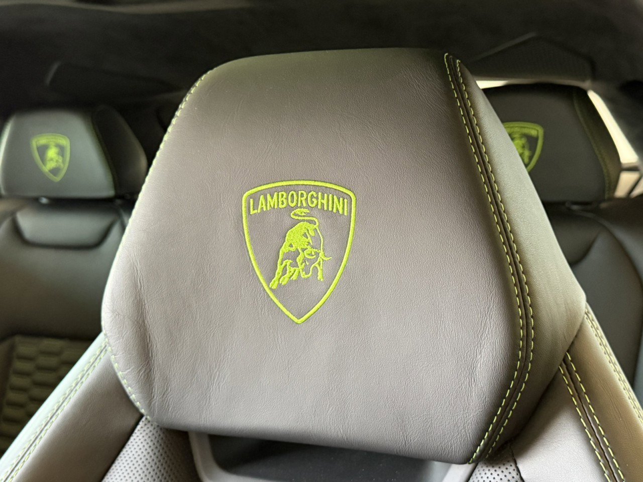 Used 2022 Lamborghini Urus image 47