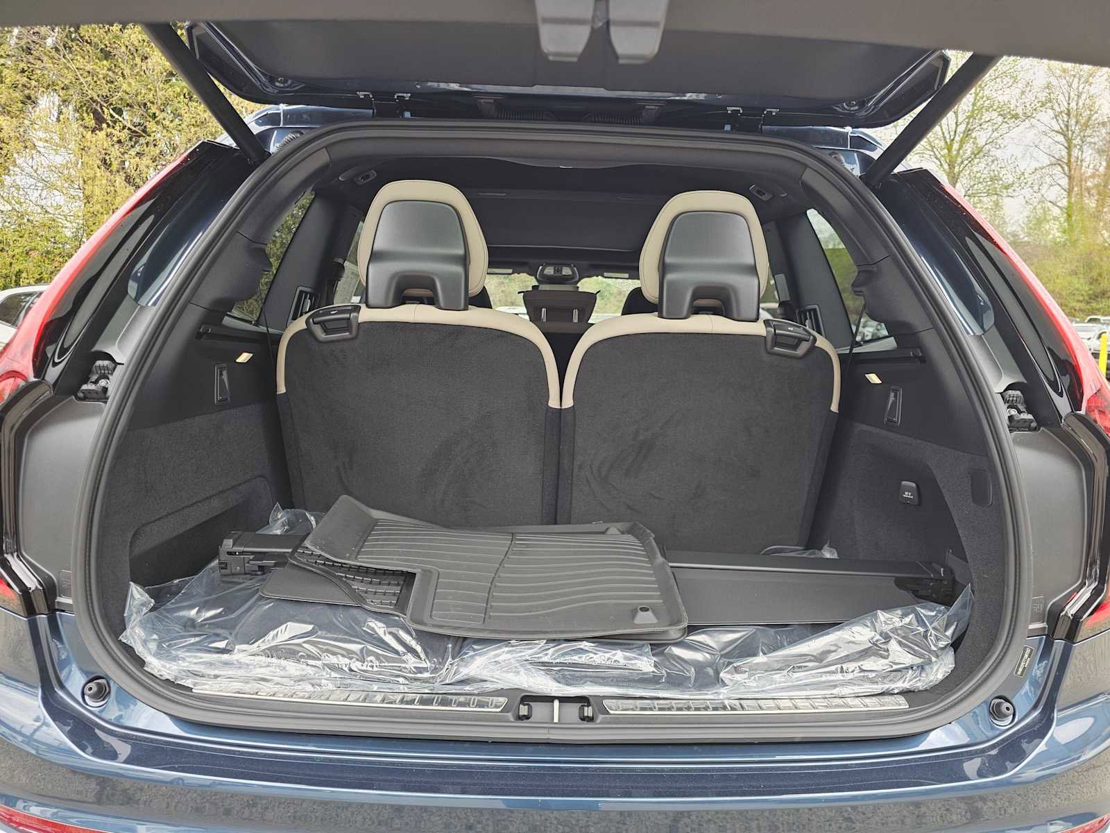 New 2026 Volvo XC90 B5 Plus w/ Protection Package AWD/4WD image 15