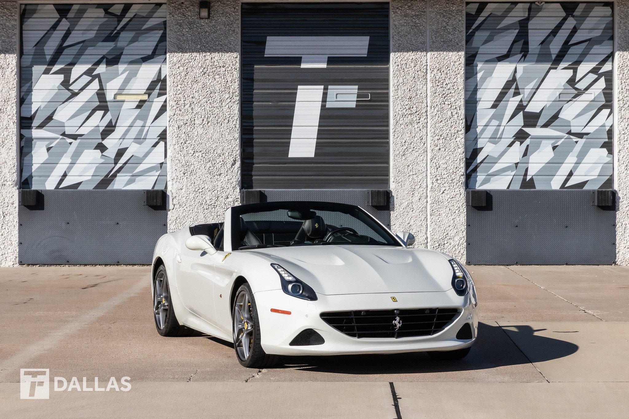 Used 2015 Ferrari California T image 1