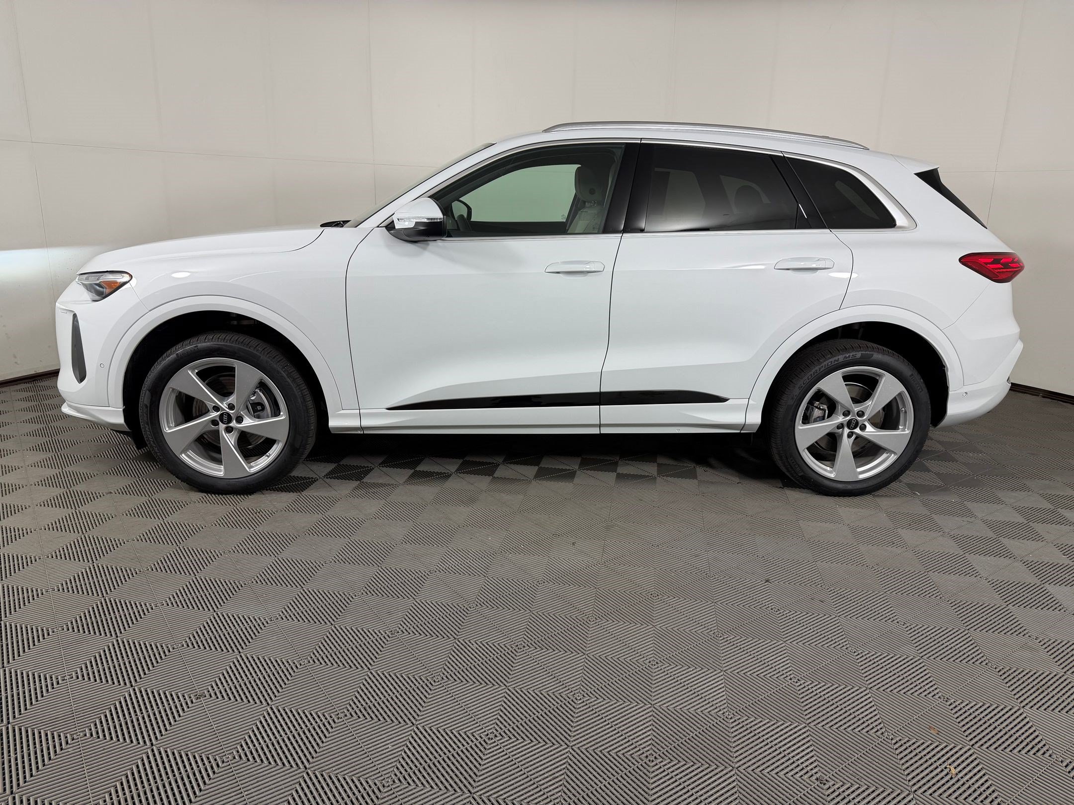 New 2026 Audi Q5 Premium Plus w/ Premium Plus AWD/4WD image 2
