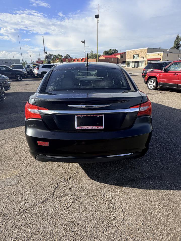 Used 2011 Chrysler 200 Touring FWD image 4