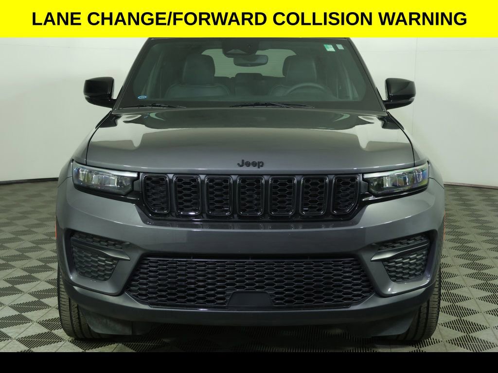 Used 2023 Jeep Grand Cherokee Altitude image 9