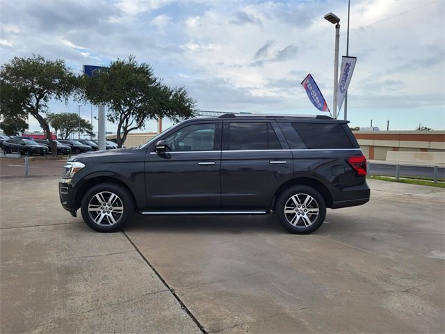 Used 2022 Ford Expedition Limited image 2