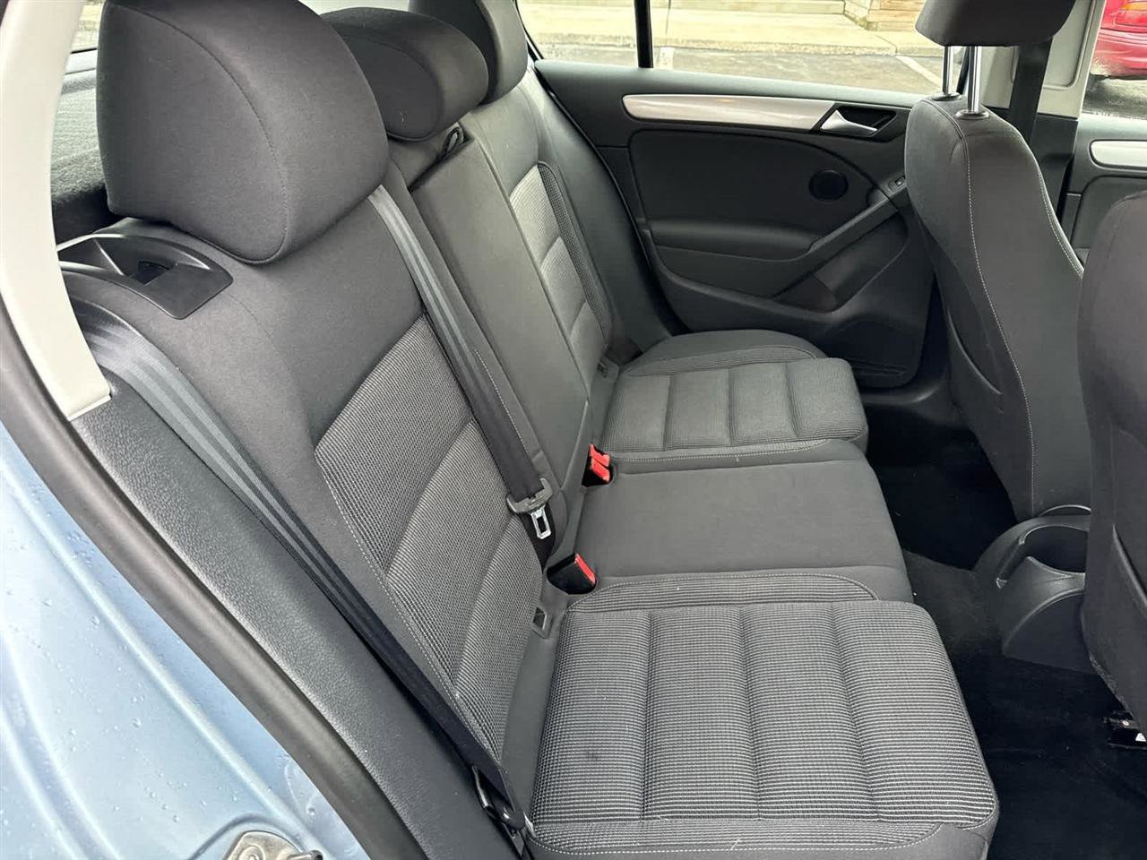 Used 2011 Volkswagen Golf 4-Door image 17