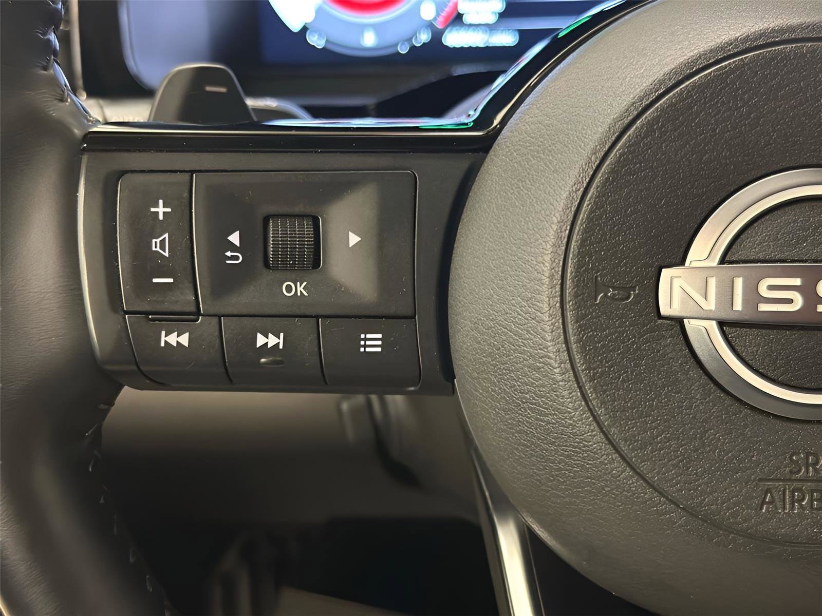 Used 2024 Nissan Pathfinder Platinum w/ Cargo Package image 16