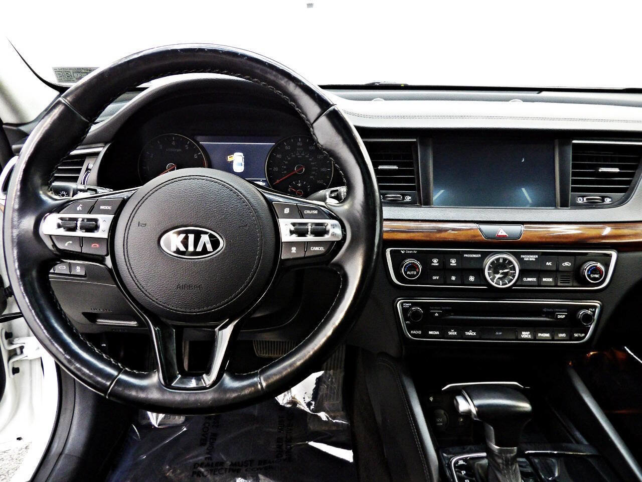 Used 2017 Kia Cadenza Technology FWD image 12
