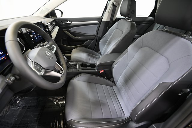 New 2025 Volkswagen Jetta SE image 7