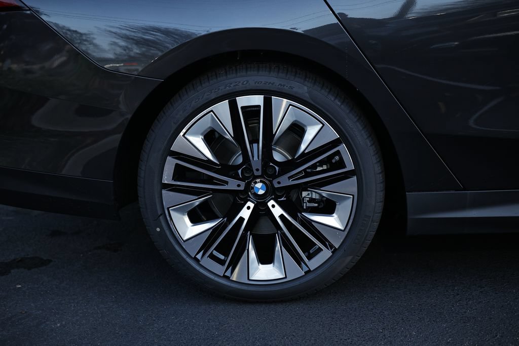 Used 2026 BMW 530i w/ Premium Package RWD image 6