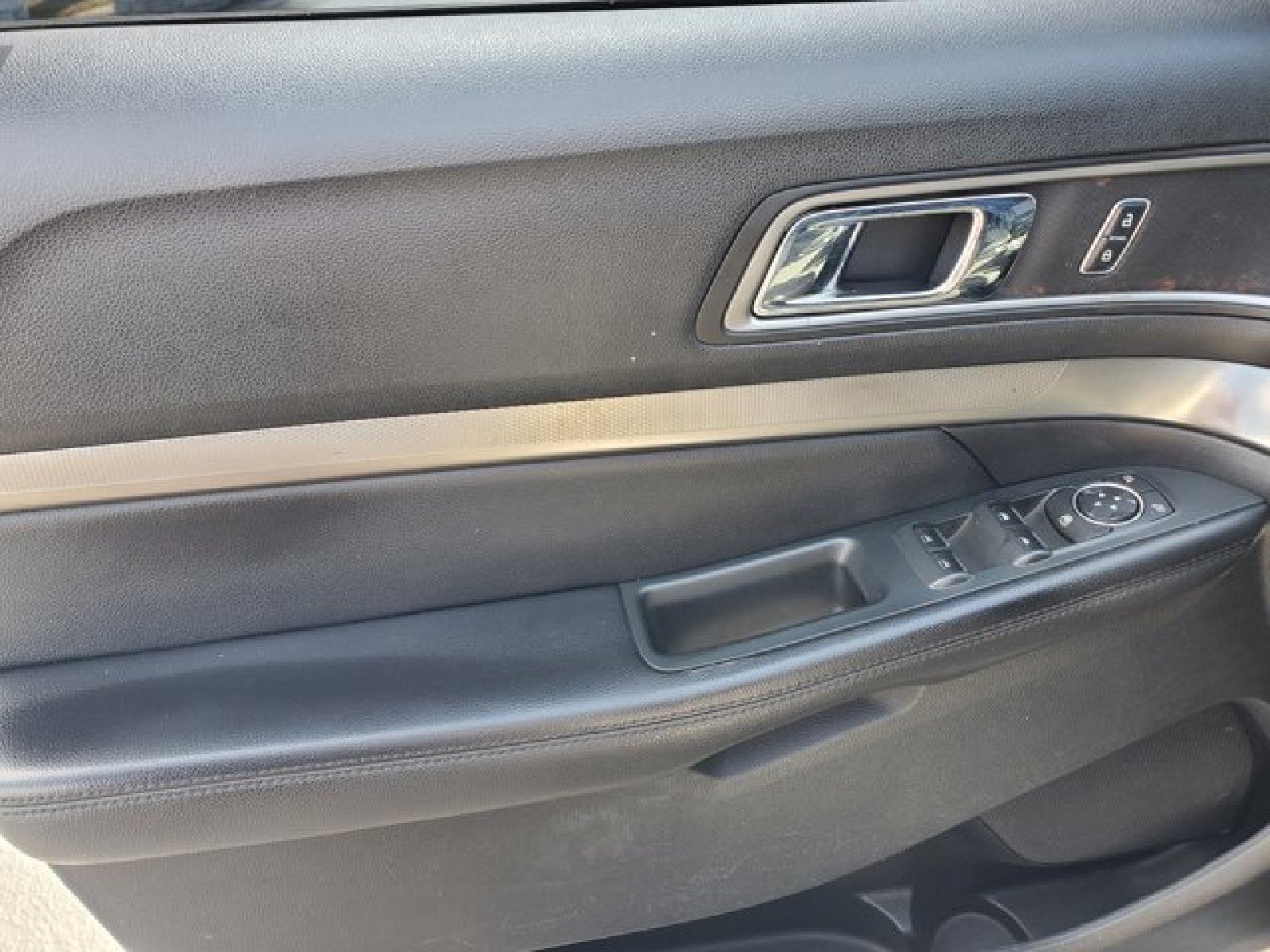 Certified 2018 Ford Explorer XLT image 12