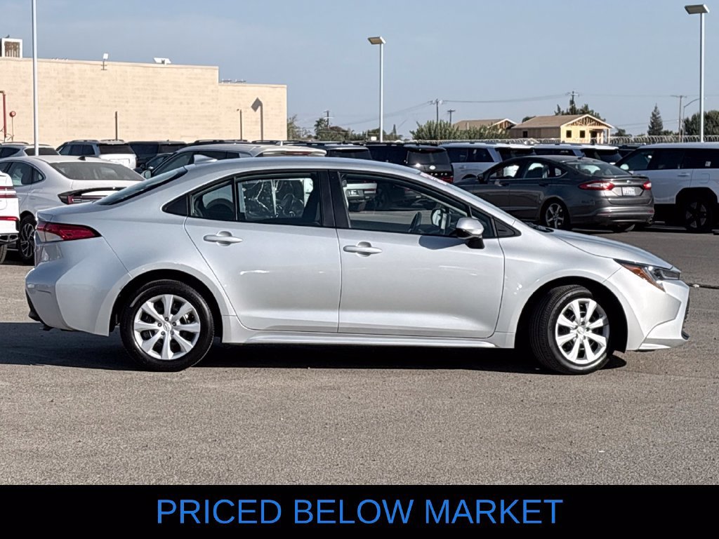 Used 2025 Toyota Corolla LE FWD image 4