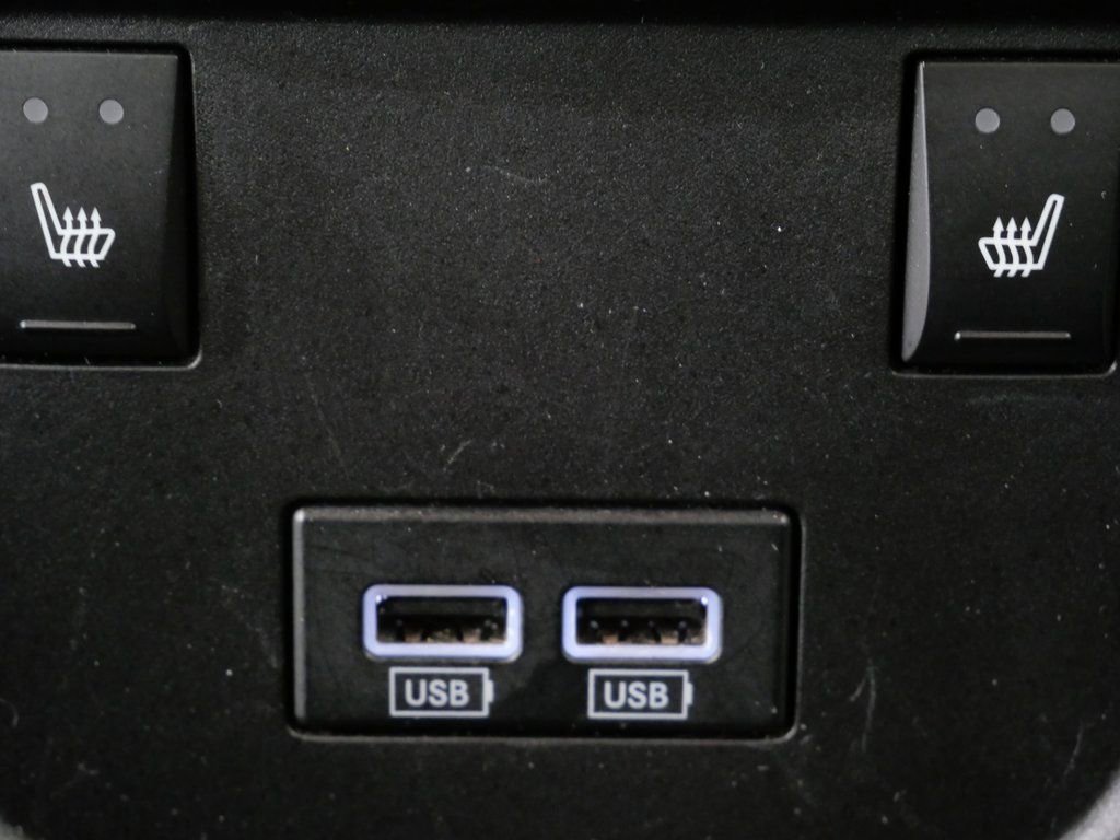 Used 2019 Dodge Charger SXT w/ Leather Interior Group image 24