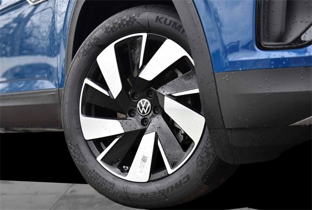 New 2025 Volkswagen Atlas Cross Sport SE image 3