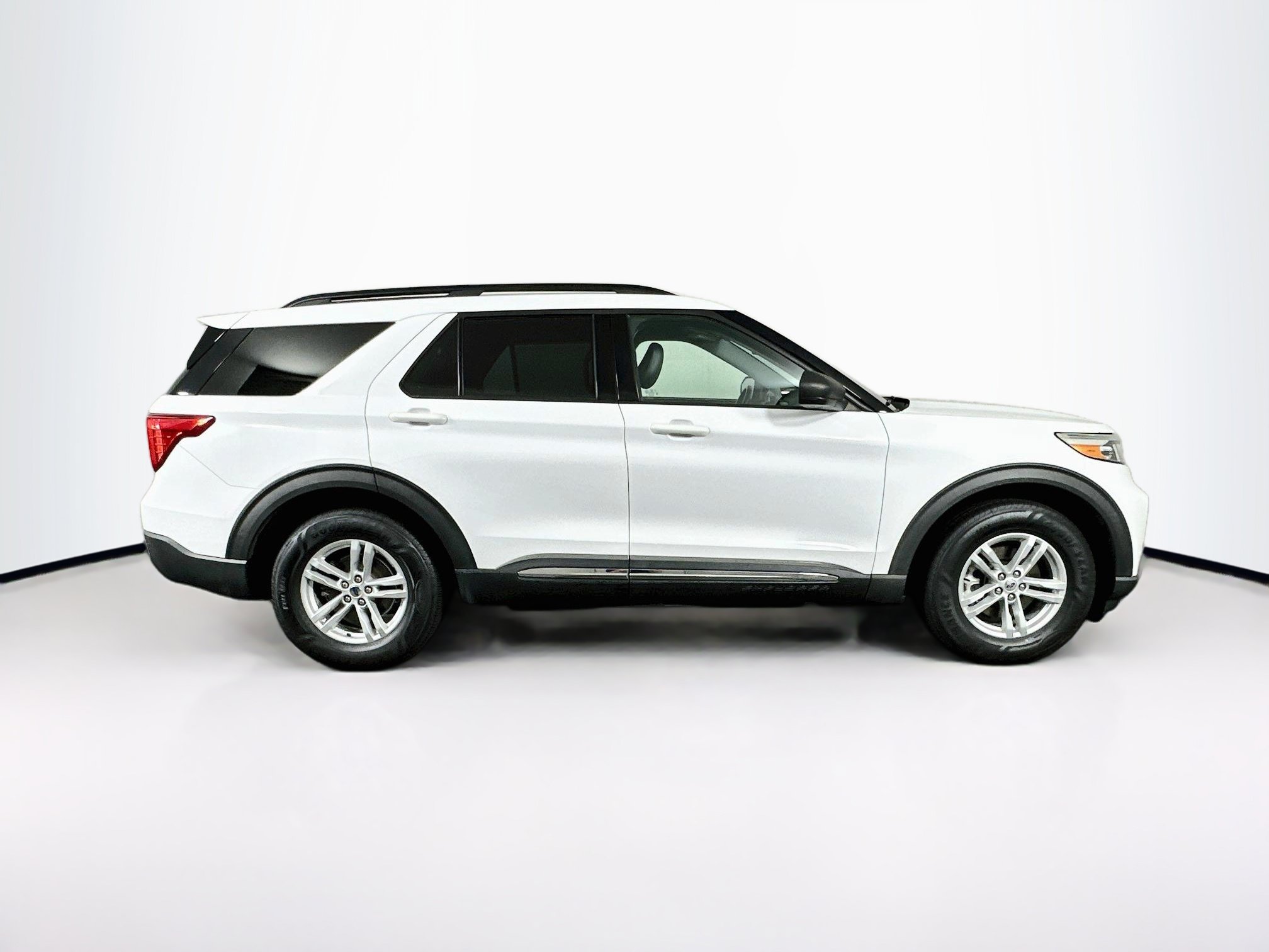 Used 2021 Ford Explorer XLT w/ Equipment Group 202A AWD/4WD image 10